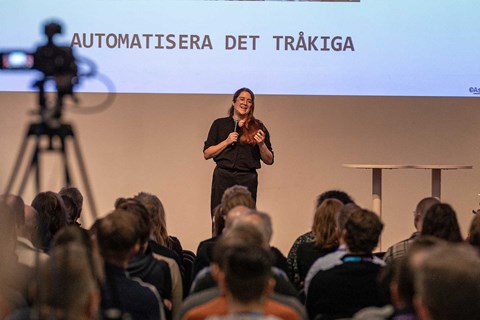 Astrid Sjögren, AI expert, pratade om hur AI skapar nytta för industrin