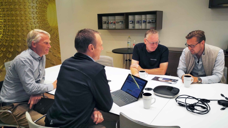 Peter och Robert Forsstrom diskuterar digitalisering tillsammans med Håkan Hellström och Olle Söderqvist från IUC Väst.