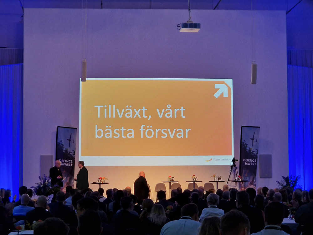 Föredrag med presentationsbild under konferensen Defence inWest.