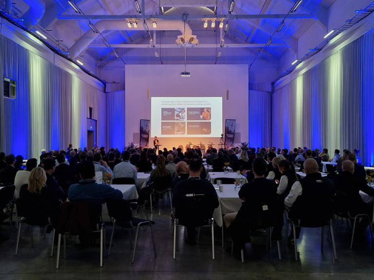 Publik under föredrag i konferenssal på Defence inWest.