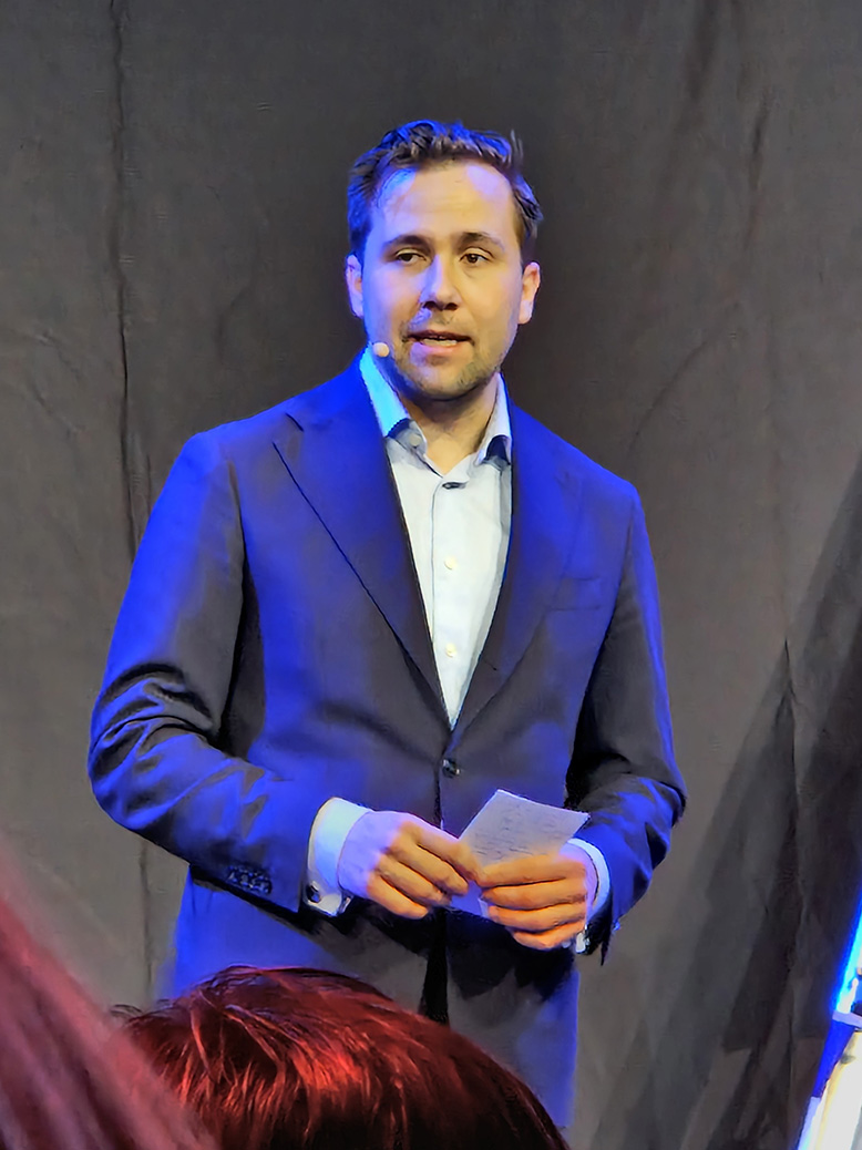 Benjamin Dousa, Sveriges bistånds- och utrikeshandelsminister, talar om global handel och svensk export under Internationella Handelsdagen 2026